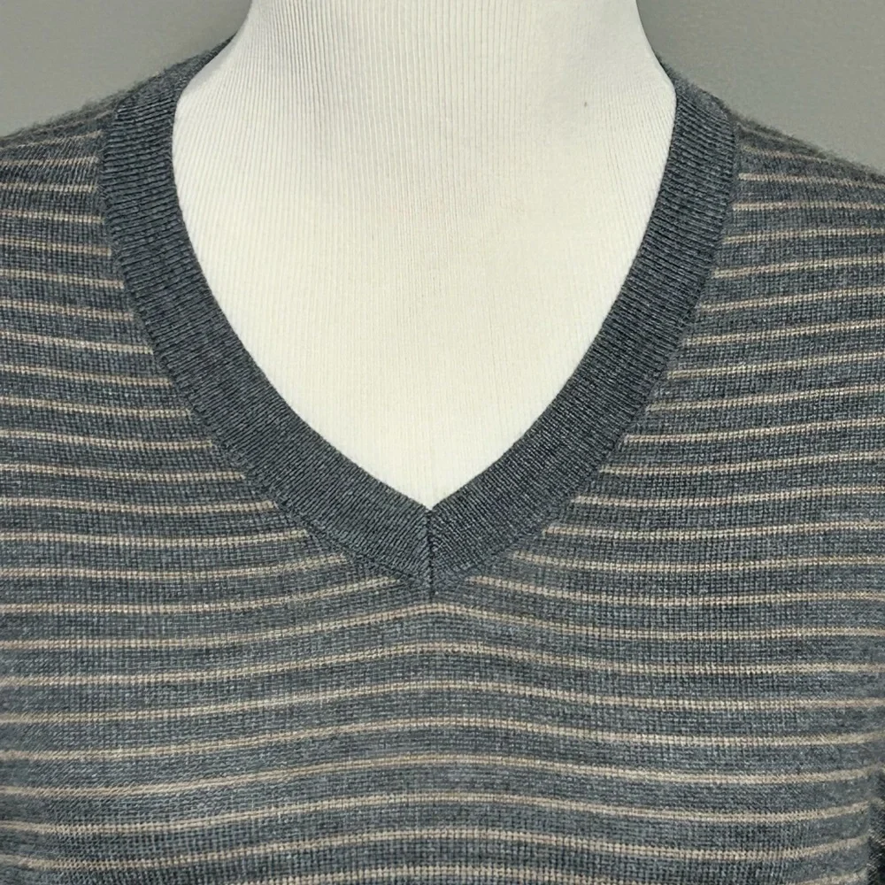 Banana republic‎ 100% merino wool sweater, men’s long sleeve, V-neck gray & tan